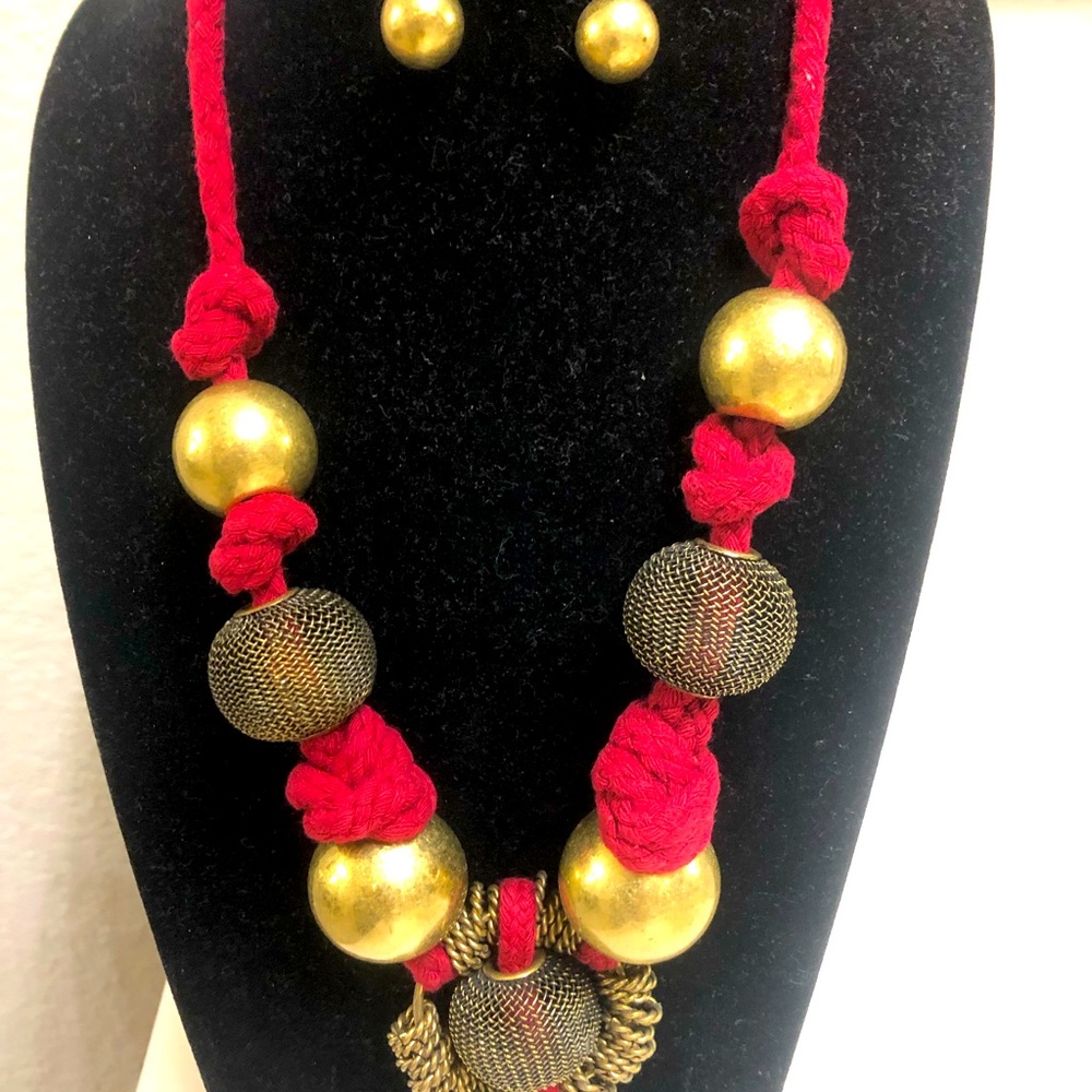 Earring and necklace set